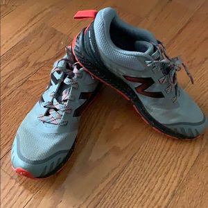 New Balance Boys size 5 running shoes